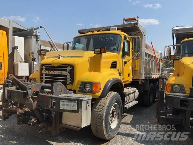Mack CV713 Снежные отвалы и плуги