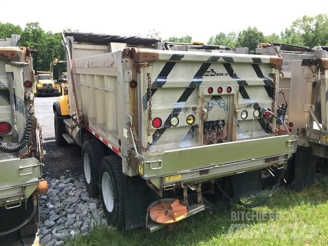 Mack CV713 Снежные отвалы и плуги