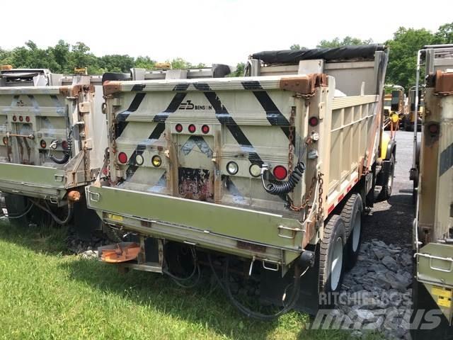Mack CV713 Снежные отвалы и плуги