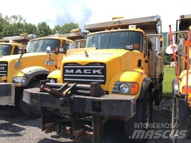 Mack CV713 Снежные отвалы и плуги