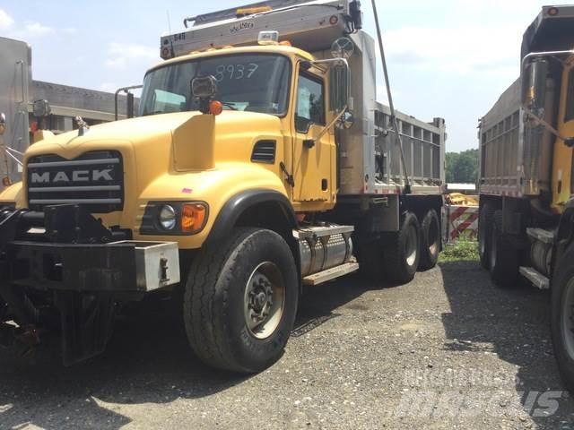 Mack CV713 Снежные отвалы и плуги
