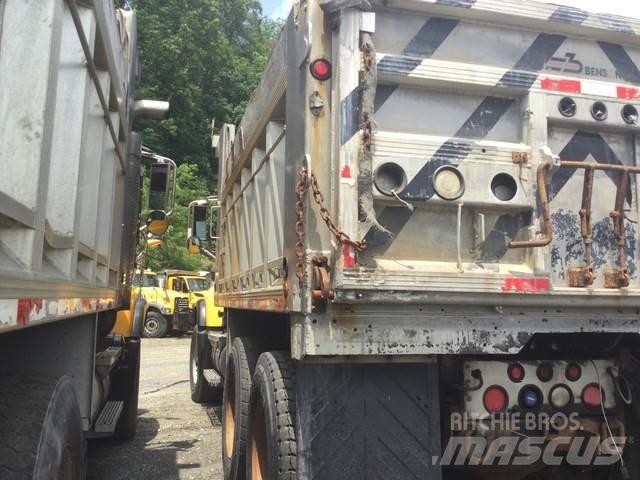 Mack CV713 Пескоразбрасыватели
