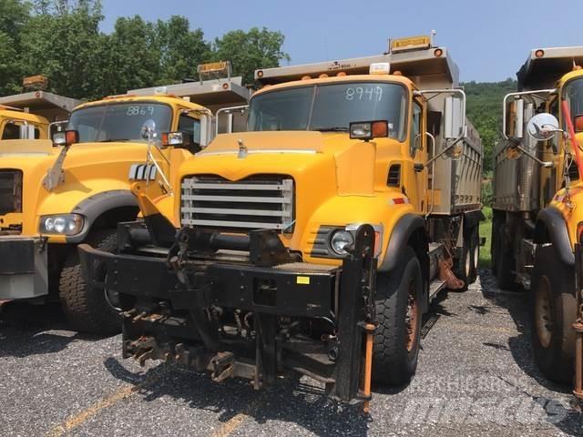 Mack CV713 Снежные отвалы и плуги