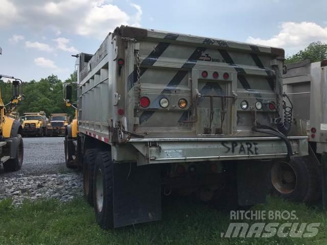 Mack CV713 Снежные отвалы и плуги