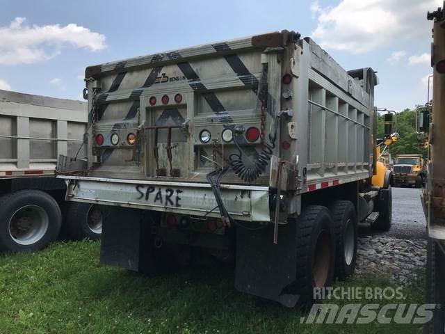 Mack CV713 Снежные отвалы и плуги