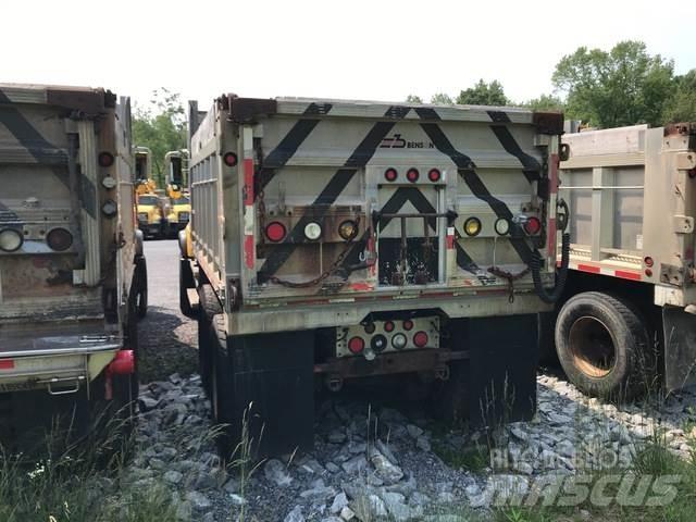 Mack CV713 Пескоразбрасыватели
