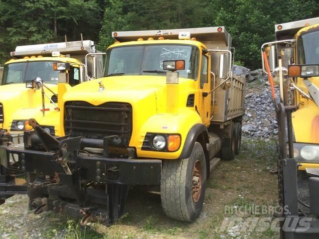 Mack CV713 Пескоразбрасыватели