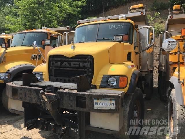 Mack CV713 Снежные отвалы и плуги