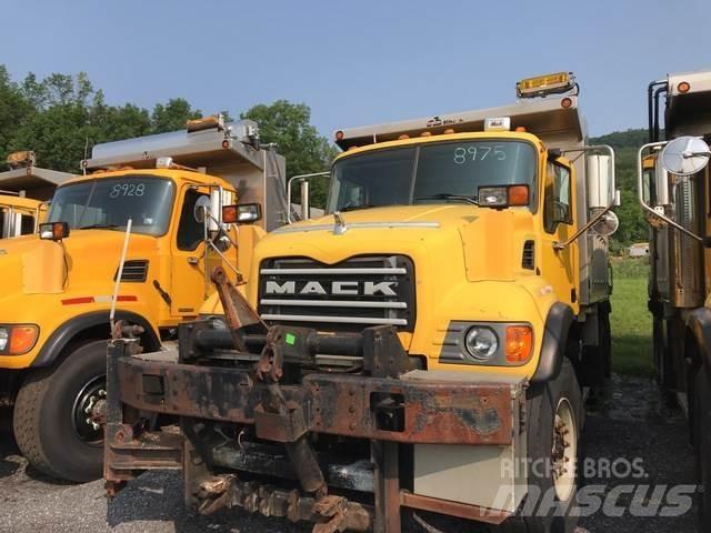 Mack CV713 Пескоразбрасыватели