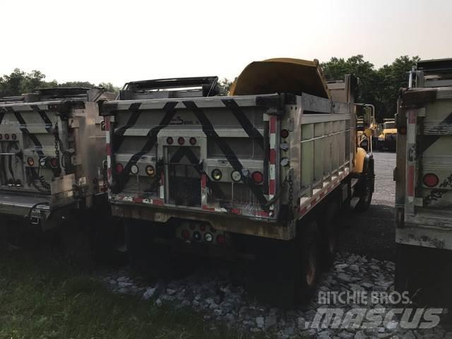 Mack CV713 Пескоразбрасыватели