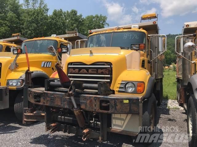 Mack CV713 Снежные отвалы и плуги