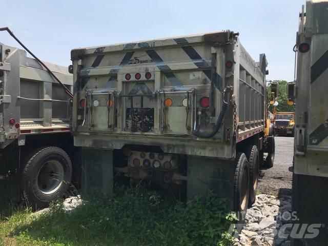 Mack CV713 Снежные отвалы и плуги