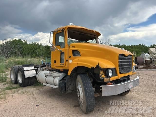 Mack CV713 Седельные тягачи