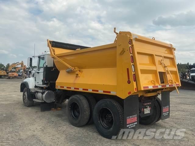 Mack CV713 Снежные отвалы и плуги