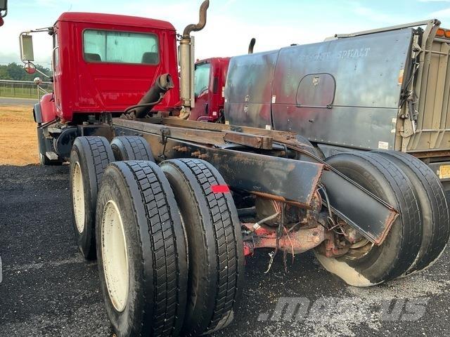 Mack CV713 Кабины