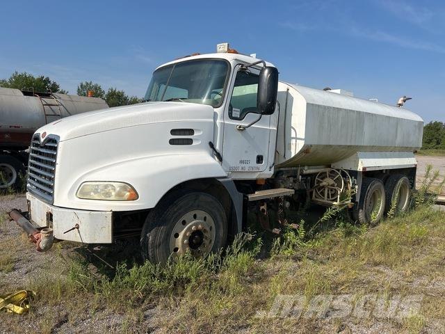 Mack CXN612 Поливочные машины