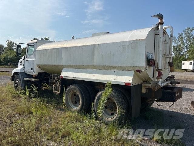 Mack CXN612 Поливочные машины