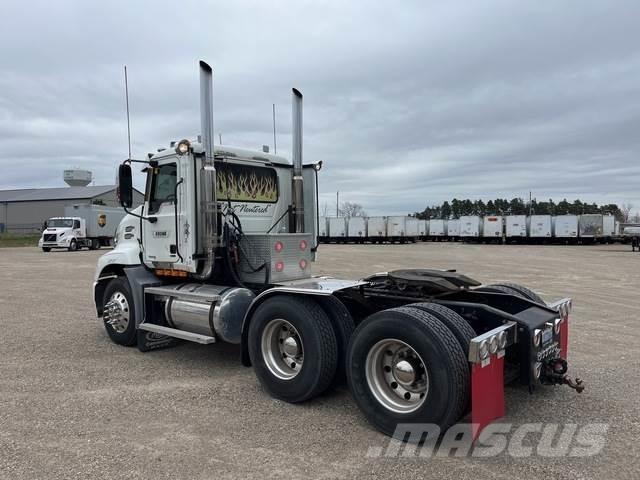 Mack CXN613 Седельные тягачи