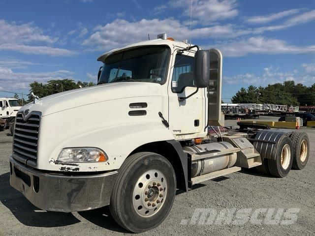 Mack CXN613 Седельные тягачи