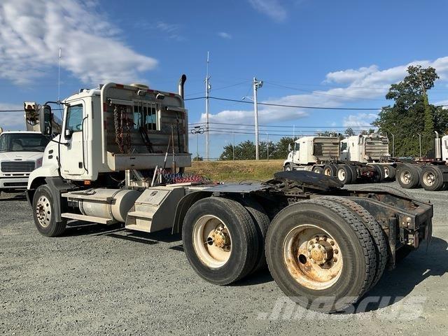 Mack CXN613 Седельные тягачи
