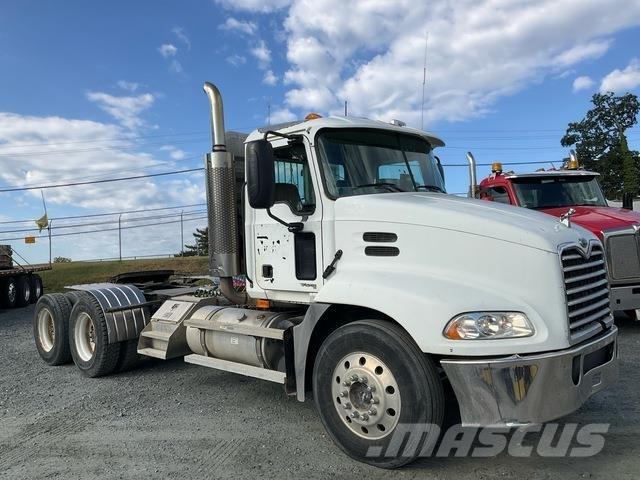 Mack CXN613 Седельные тягачи