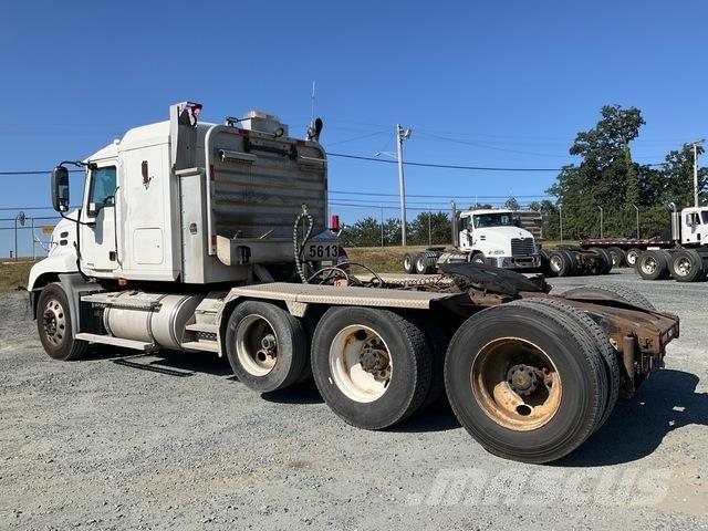 Mack CXN613 Седельные тягачи