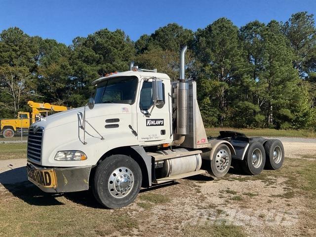 Mack CXN613 Седельные тягачи