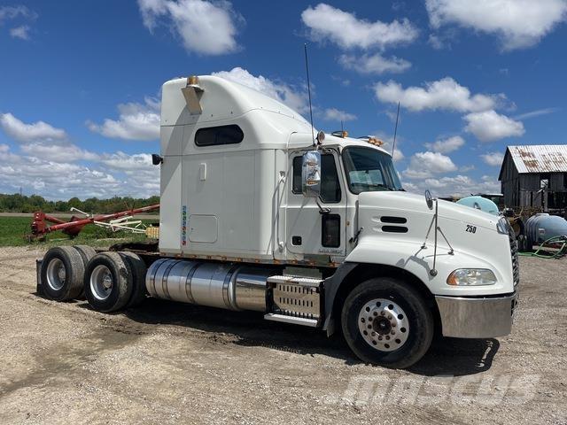 Mack CXU600 Седельные тягачи