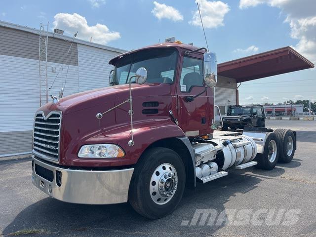 Mack CXU612 Седельные тягачи