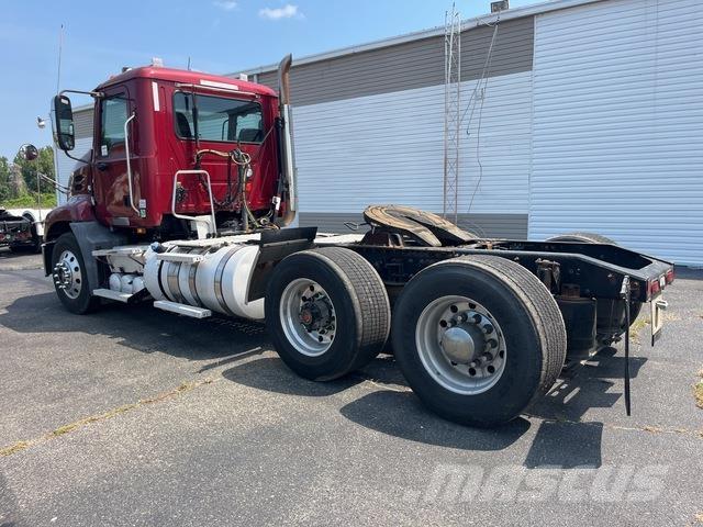 Mack CXU612 Седельные тягачи