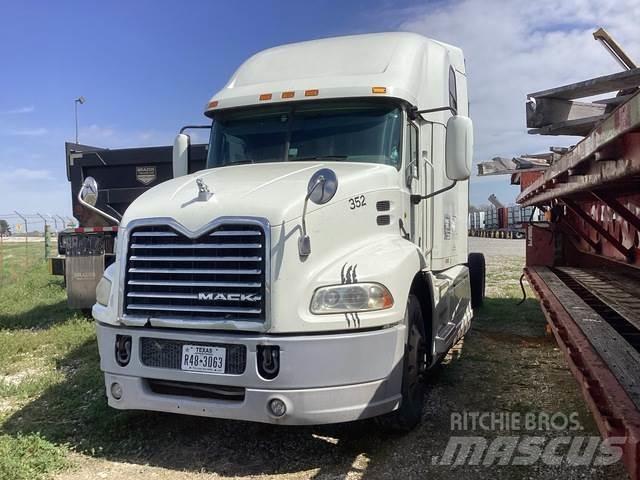Mack CXU613 Седельные тягачи