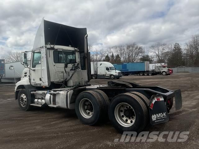 Mack CXU613 Седельные тягачи