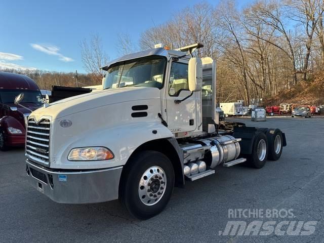 Mack CXU613 Седельные тягачи