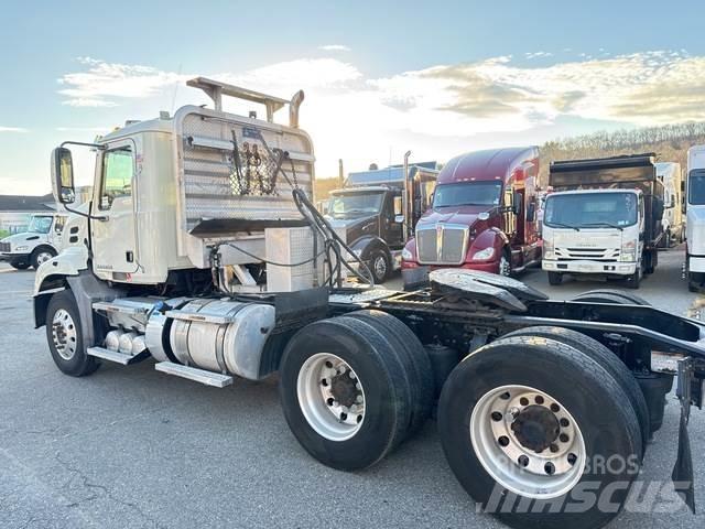Mack CXU613 Седельные тягачи