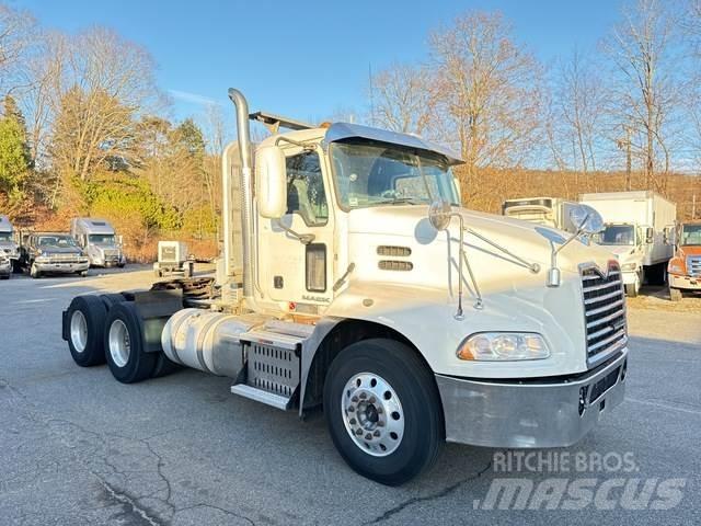 Mack CXU613 Седельные тягачи