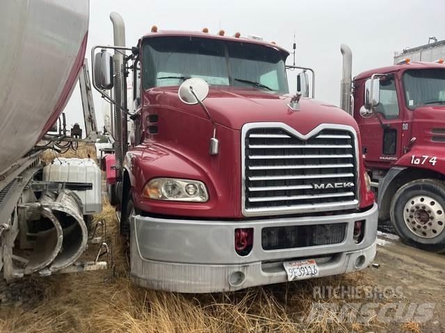 Mack CXU613 Седельные тягачи