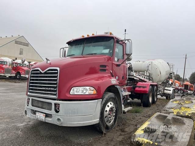 Mack CXU613 Седельные тягачи