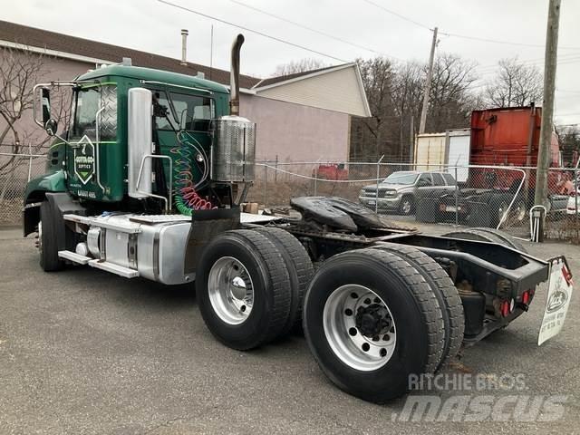 Mack CXU613 Седельные тягачи