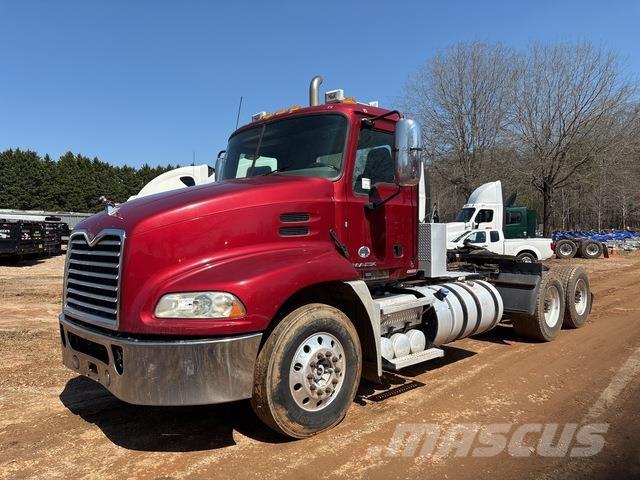 Mack CXU613 Седельные тягачи