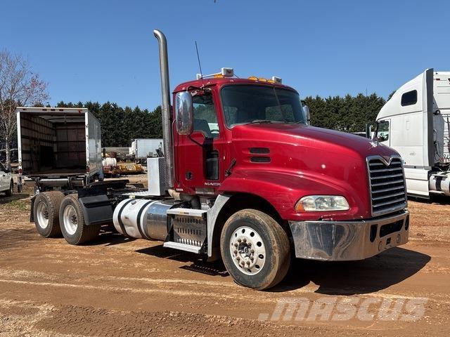Mack CXU613 Седельные тягачи