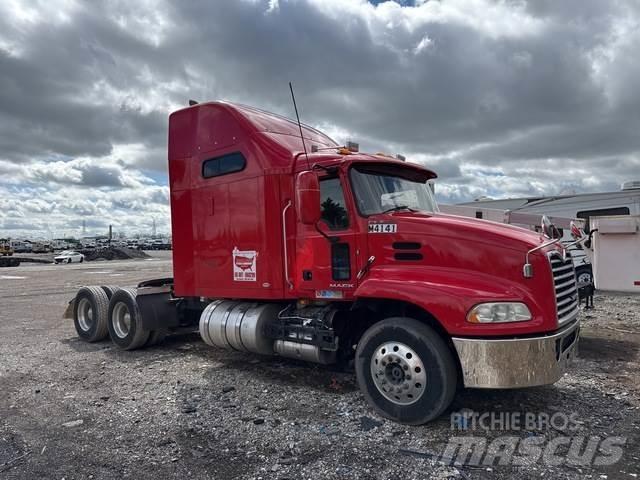 Mack CXU613 Седельные тягачи