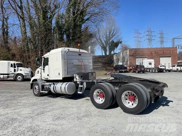 Mack CXU613 Седельные тягачи