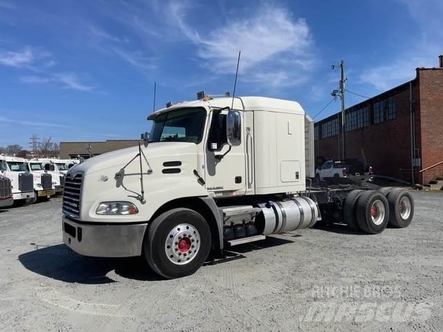 Mack CXU613 Седельные тягачи