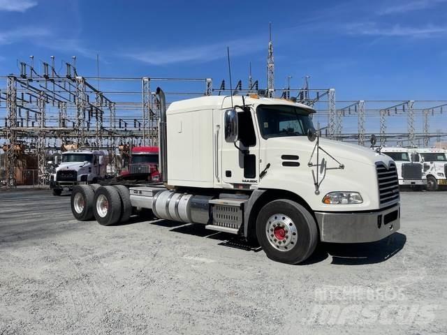Mack CXU613 Седельные тягачи