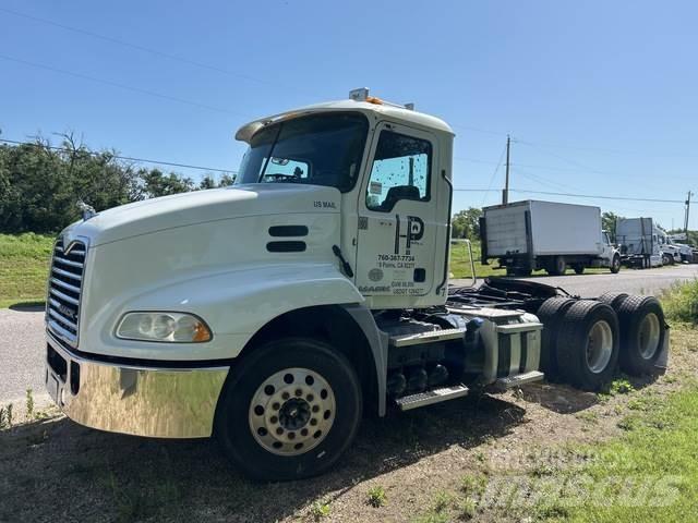 Mack CXU613 Седельные тягачи