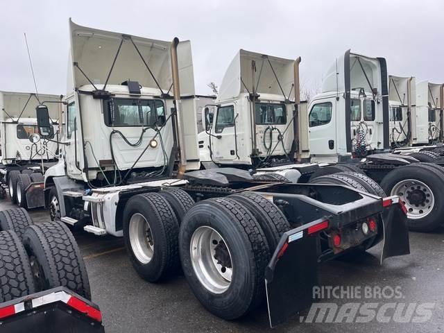 Mack CXU613 Седельные тягачи