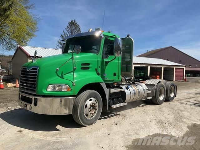 Mack CXU613 Седельные тягачи