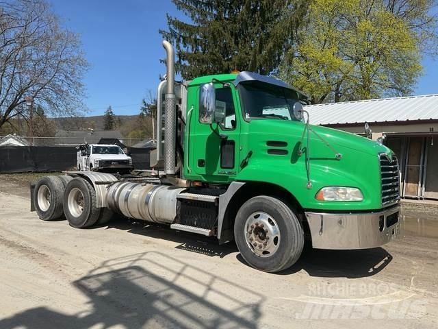 Mack CXU613 Седельные тягачи