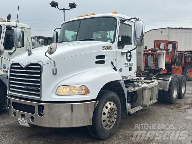Mack CXU613 Седельные тягачи
