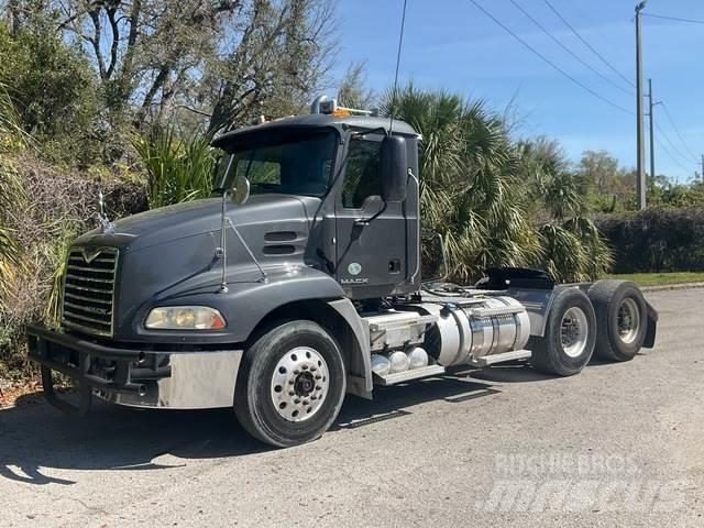 Mack CXU613 Седельные тягачи